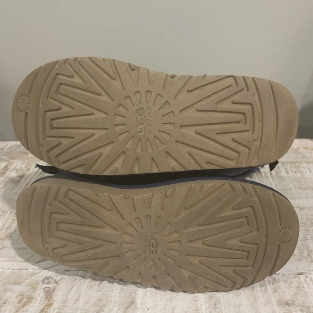 UGG Bailey Bow II Boots size 3‎